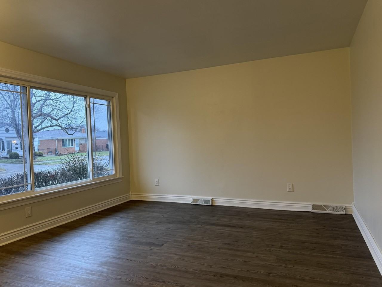 17422 Keppen Ave - Photo 5 of 13