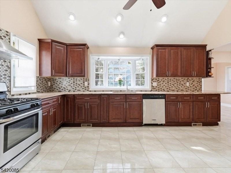 95 Sycamore Ave - Photo 2 of 17