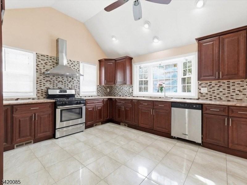 95 Sycamore Ave - Photo 3 of 17