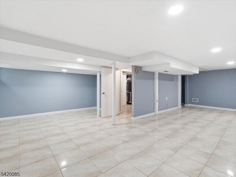 95 Sycamore Ave - Photo 6 of 17