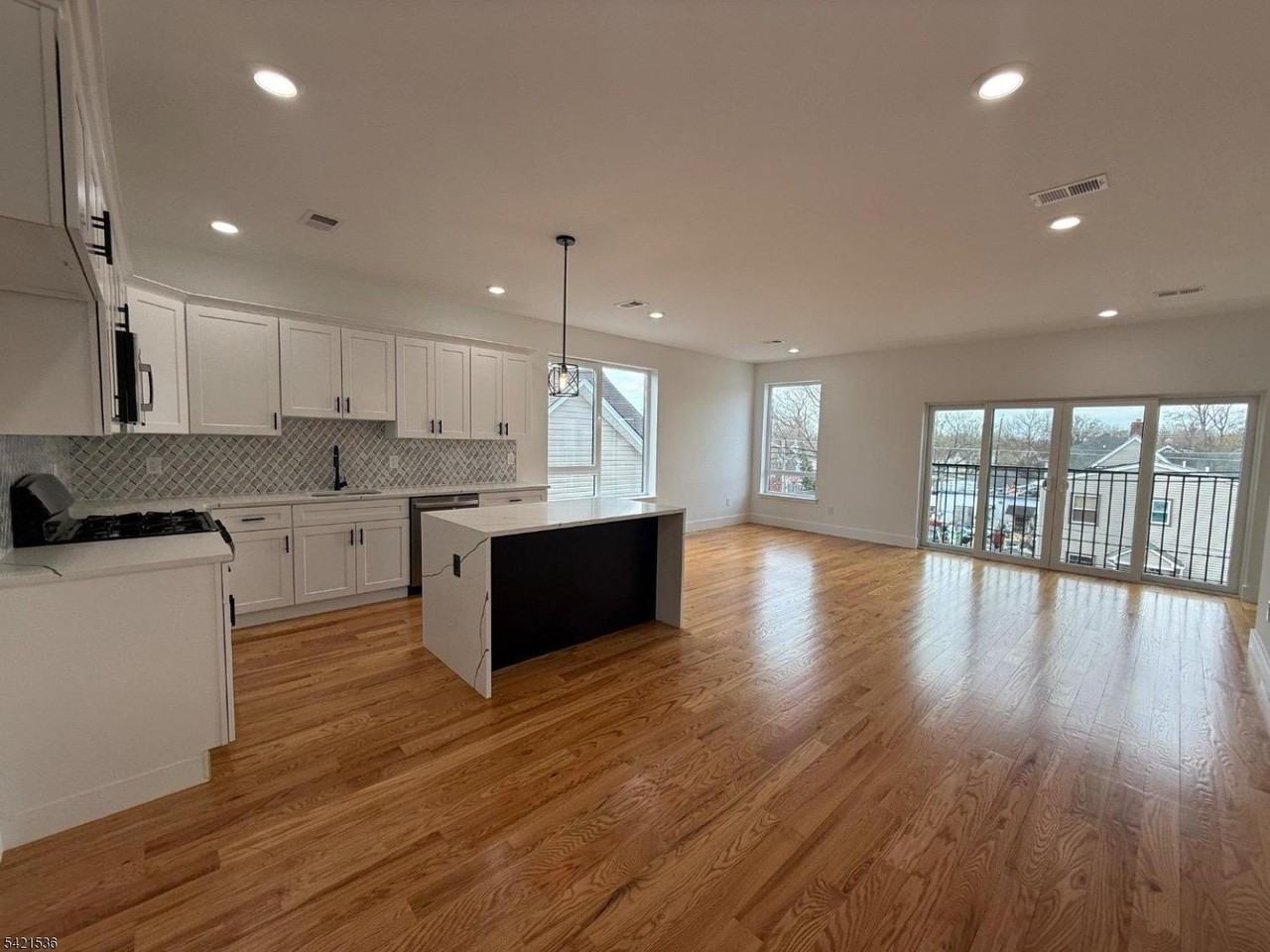 223 Monroe Ave - Photo 2 of 16