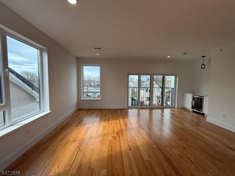 223 Monroe Ave - Photo 4 of 16
