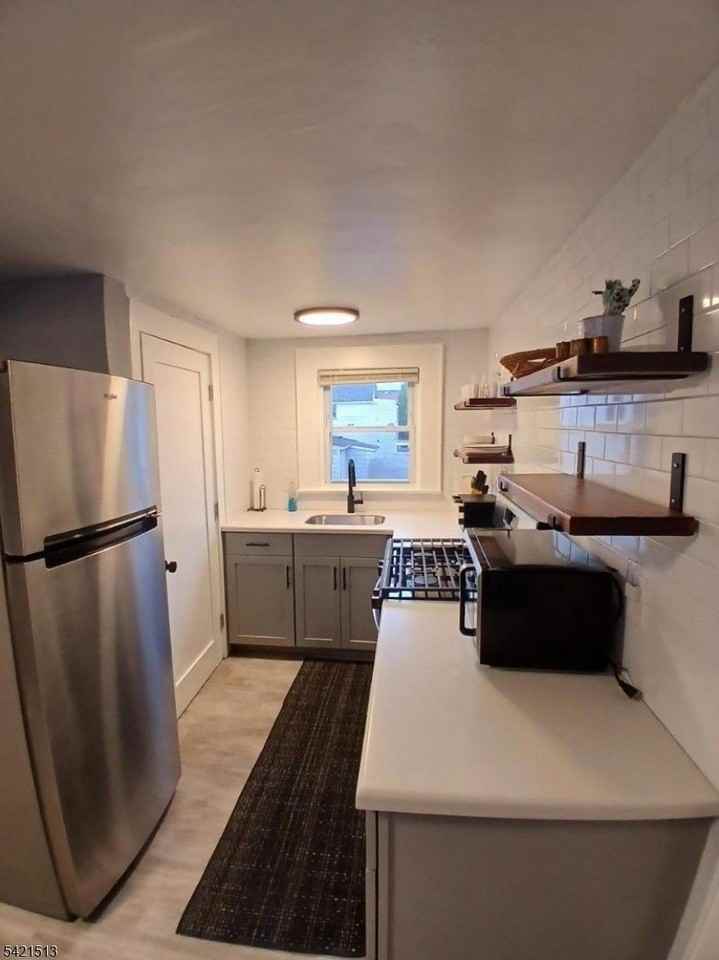 17 Thomas St #2 - Photo 3 of 17