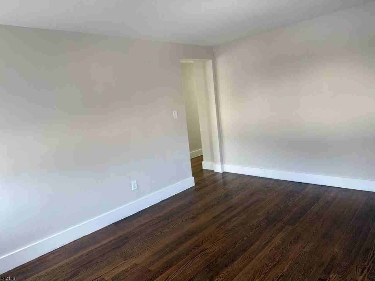 305 Millburn Ave #2R - Photo 5 of 8