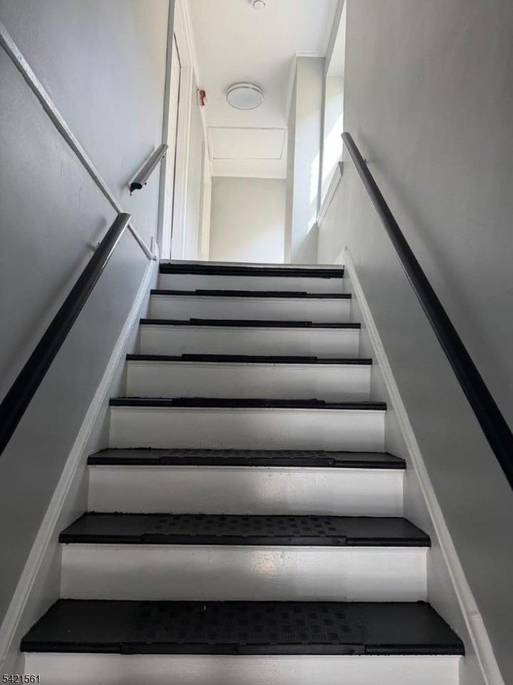 305 Millburn Ave #2R - Photo 7 of 8