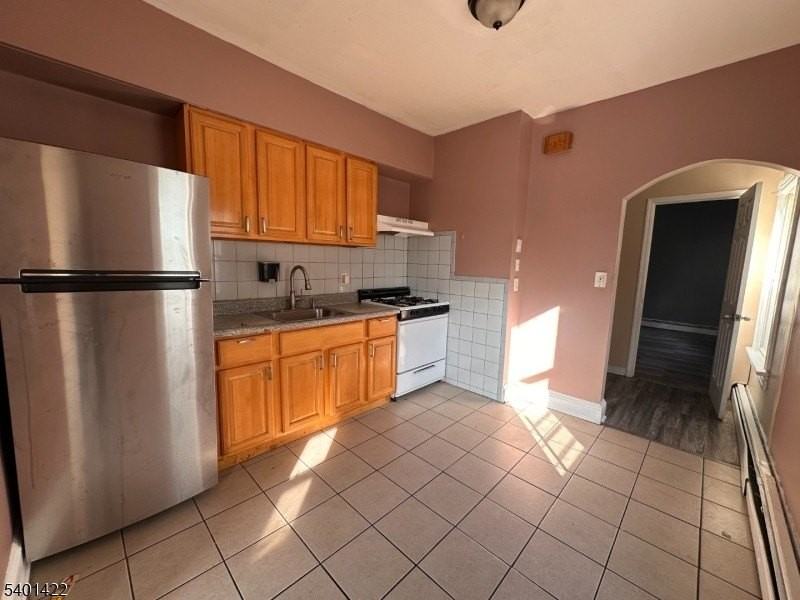 748 Trumbull St #2 - Photo 5 of 13