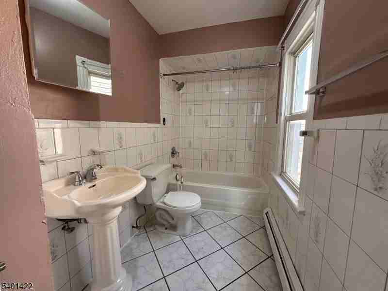 748 Trumbull St #2 - Photo 7 of 13