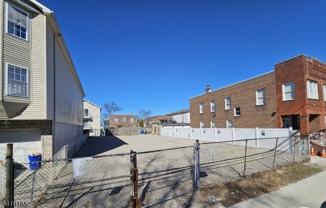 716 N 6th St ## 718 - Photo 1 of 1