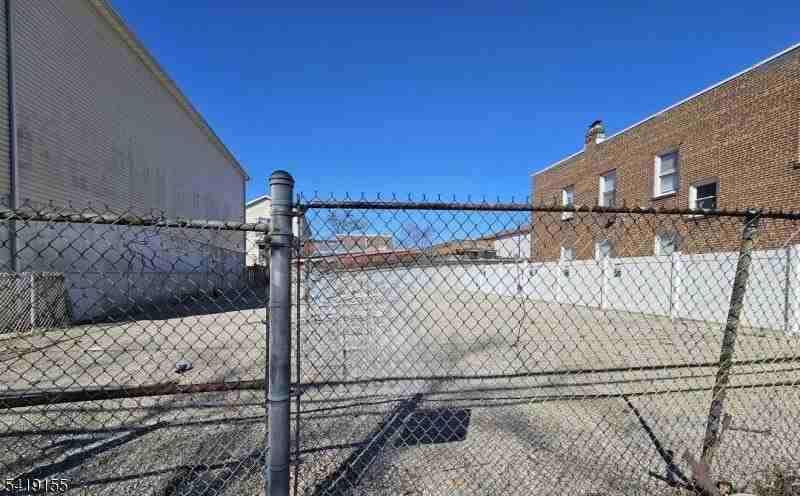 716 N 6th St - Photo 3 of 4