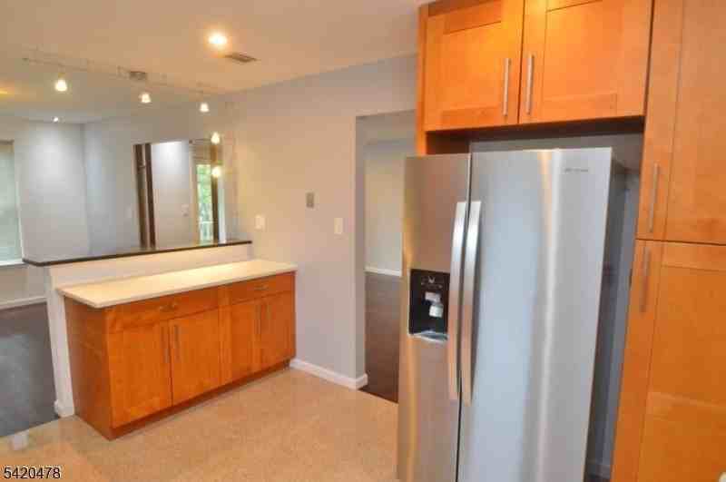 28 Joseph Dr - Photo 7 of 14