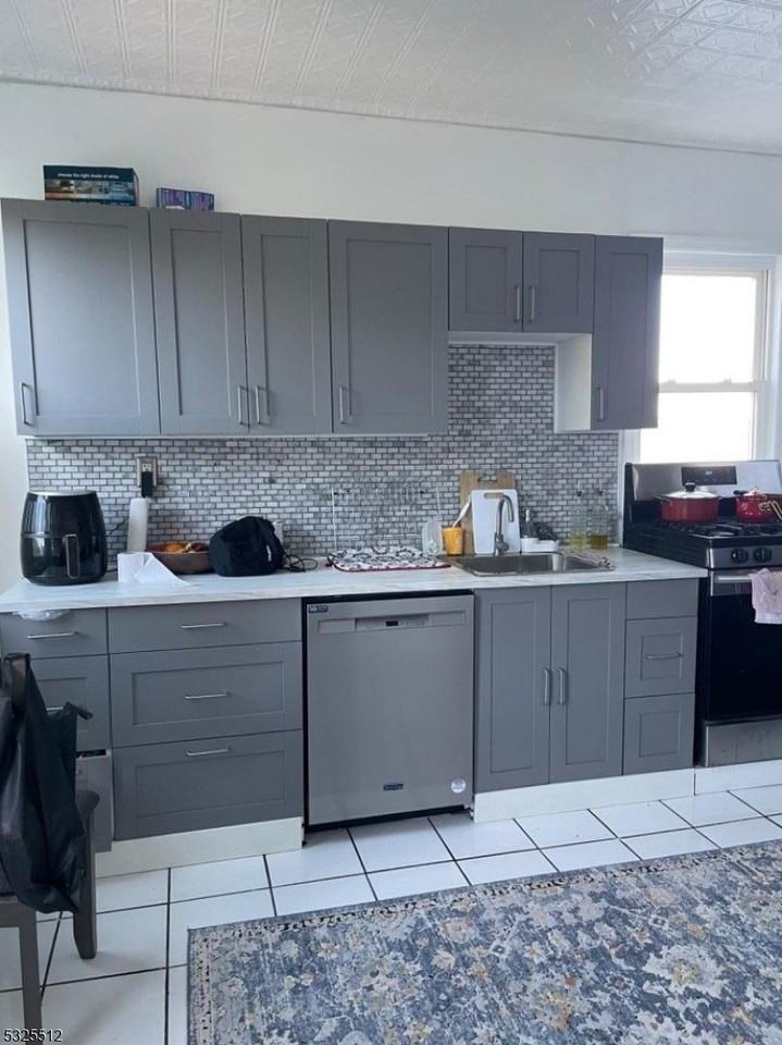 119 Buffalo Ave #3 - Photo 5 of 12