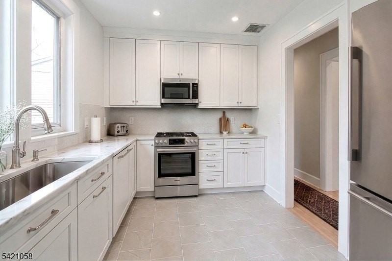 10 Lincoln St - Photo 3 of 28