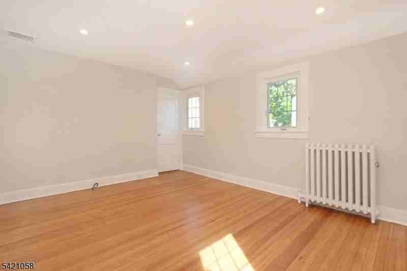 10 Lincoln St - Photo 7 of 28