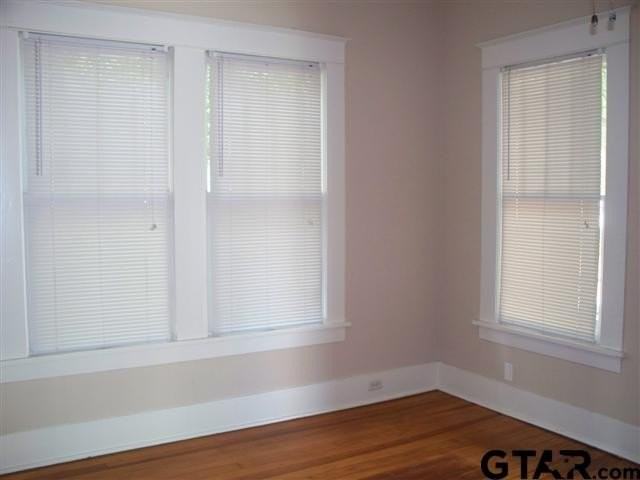 302 W Bryan St - Photo 3 of 7