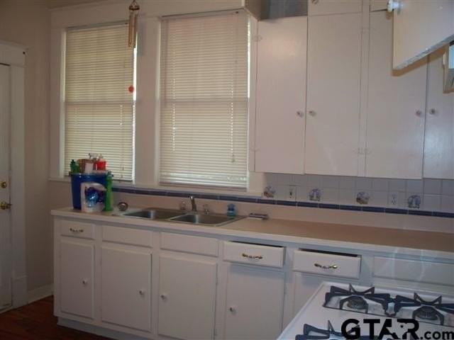 302 W Bryan St - Photo 6 of 7