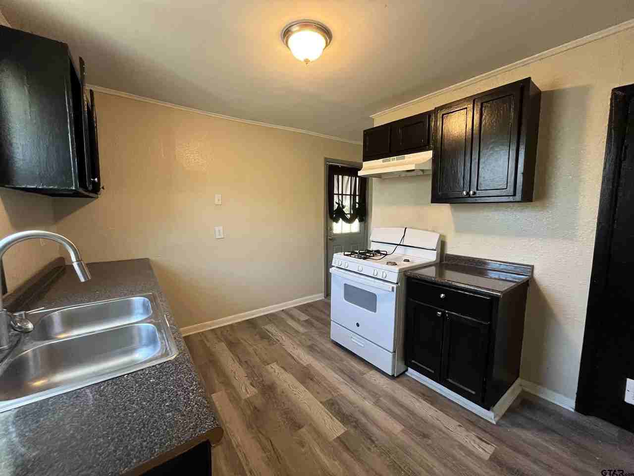 3312 N Luberta St - Photo 3 of 8