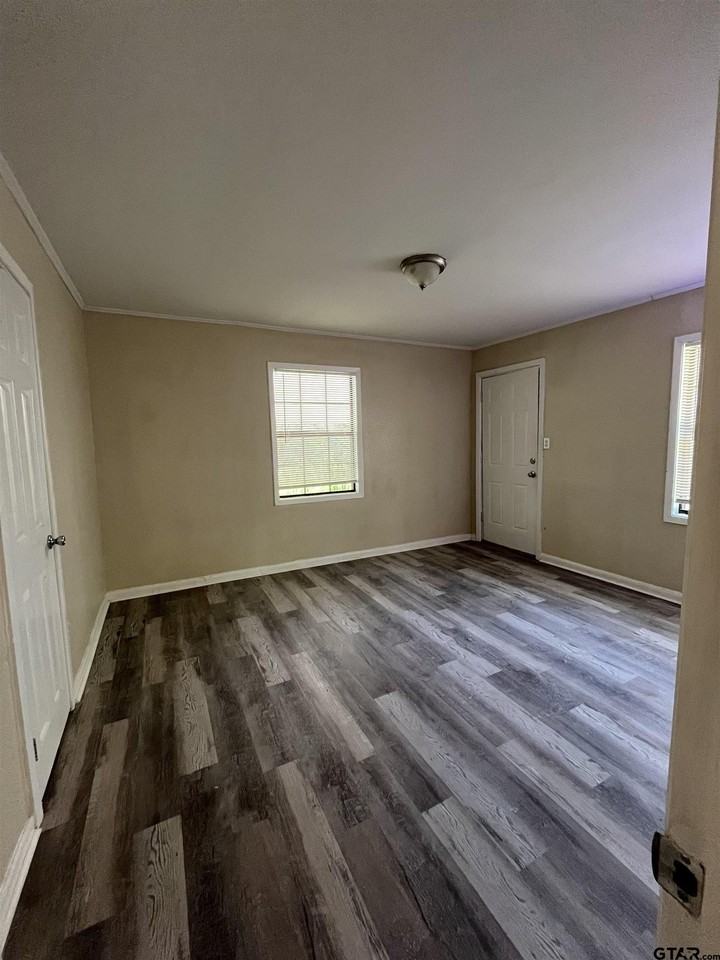 3312 N Luberta St - Photo 6 of 8