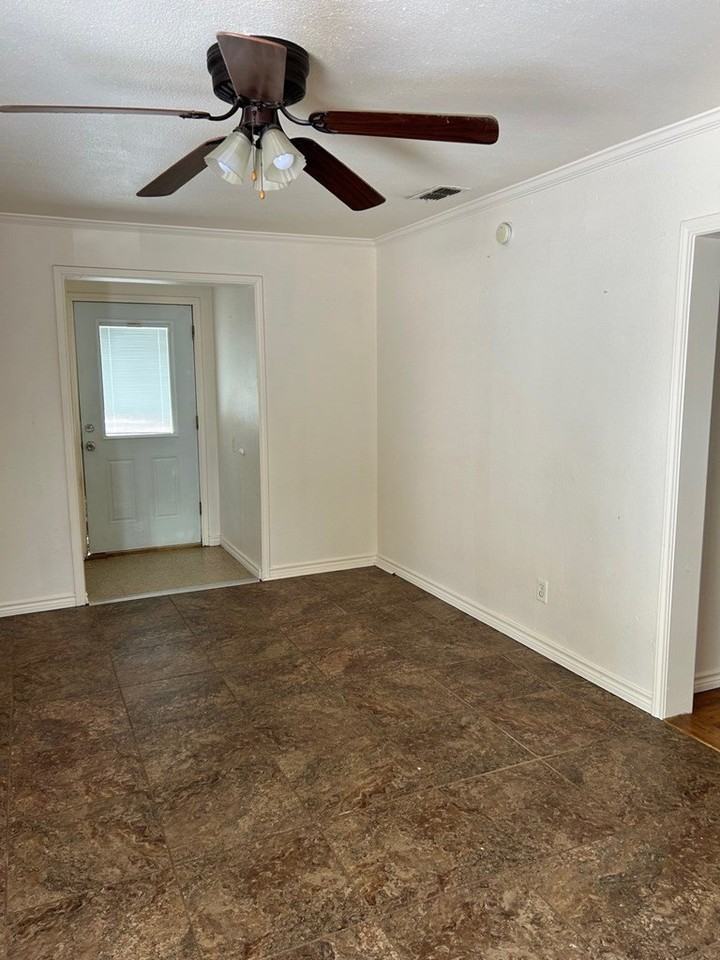 109 Laird Ln - Photo 2 of 9