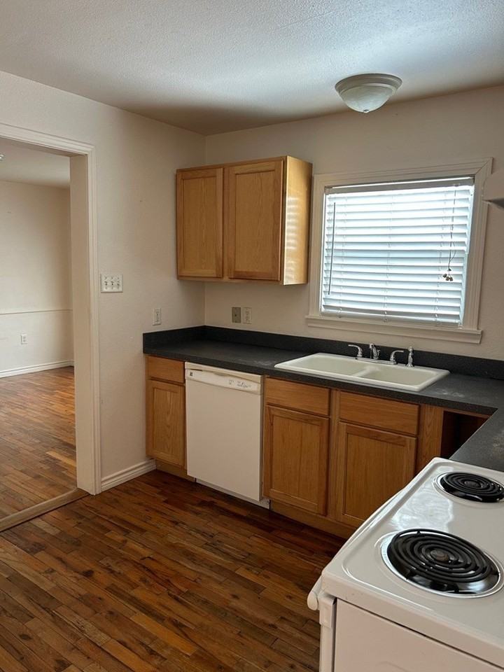 109 Laird Ln - Photo 4 of 9