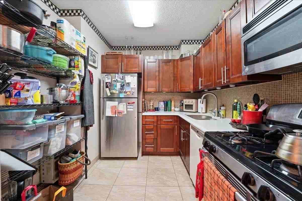 45 River Dr S #311 - Photo 3 of 19