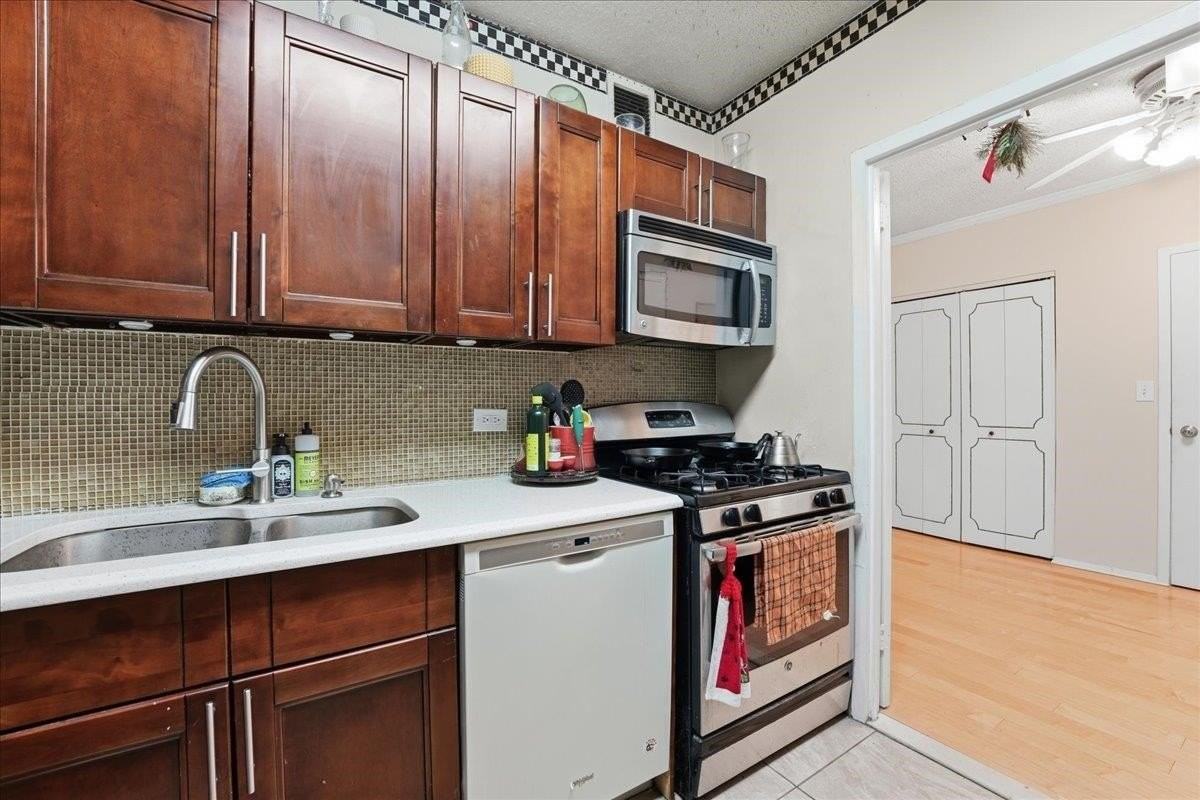 45 River Dr S #311 - Photo 5 of 19