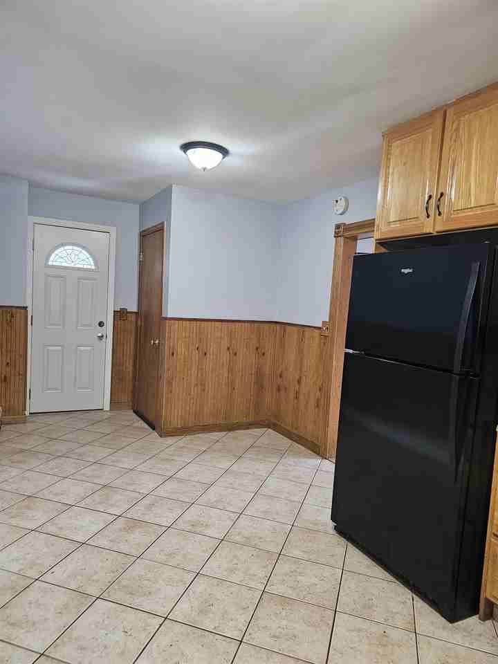 65 Suburbia Ct - Photo 5 of 16