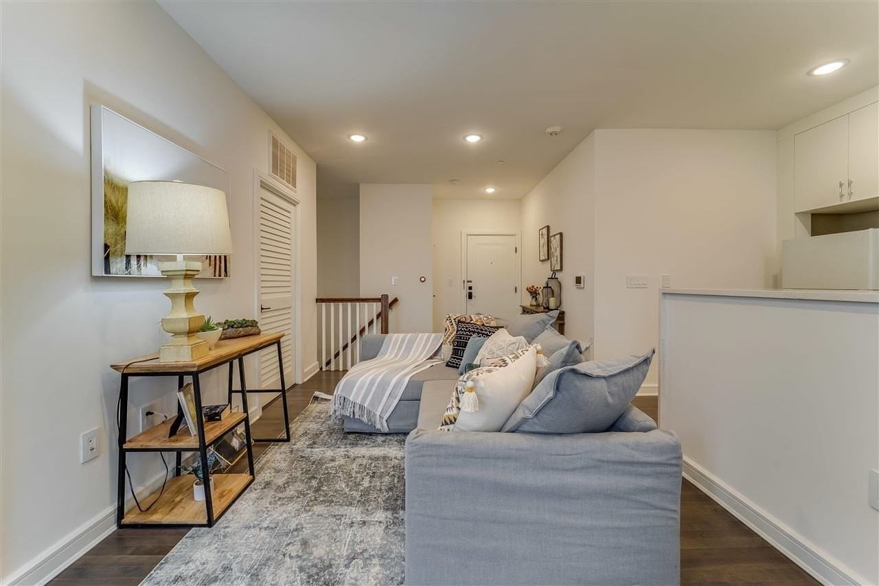 972 Summit Ave #408 - Photo 4 of 29