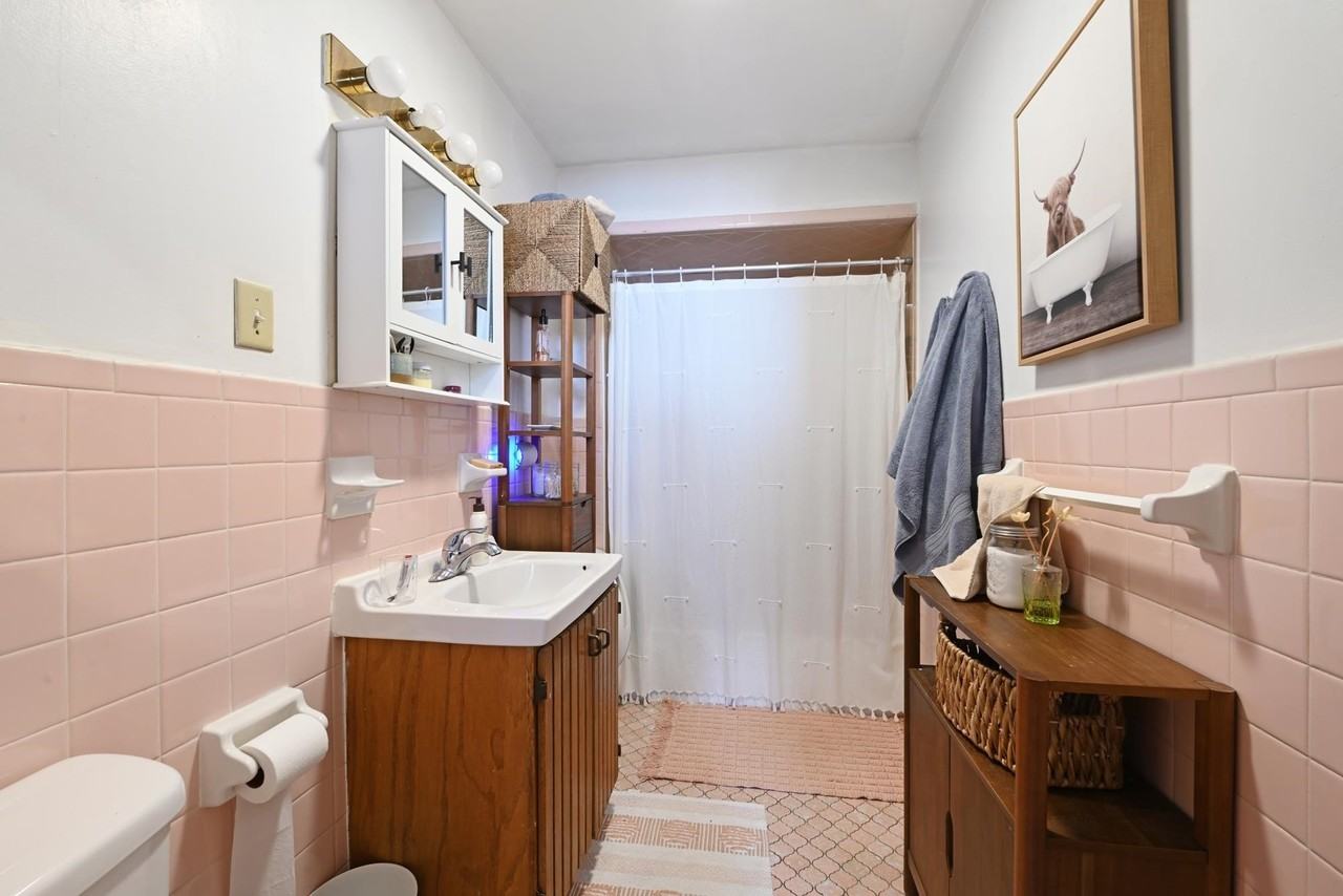 902 Park Ave #3 - Photo 3 of 12