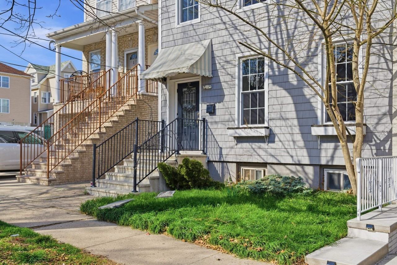 37 W 34th St #1 - Photo 3 of 42