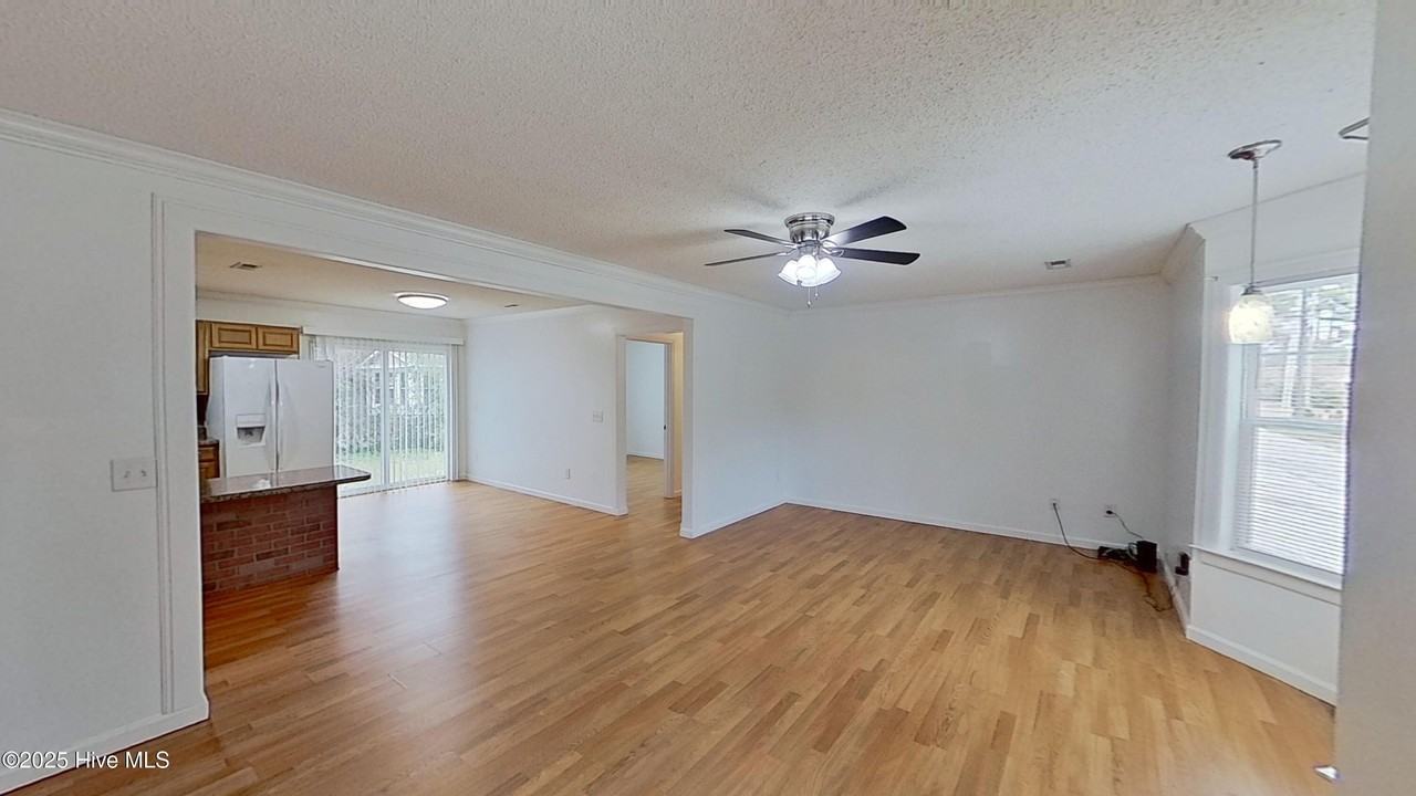 625 Mohican Trl - Photo 2 of 24