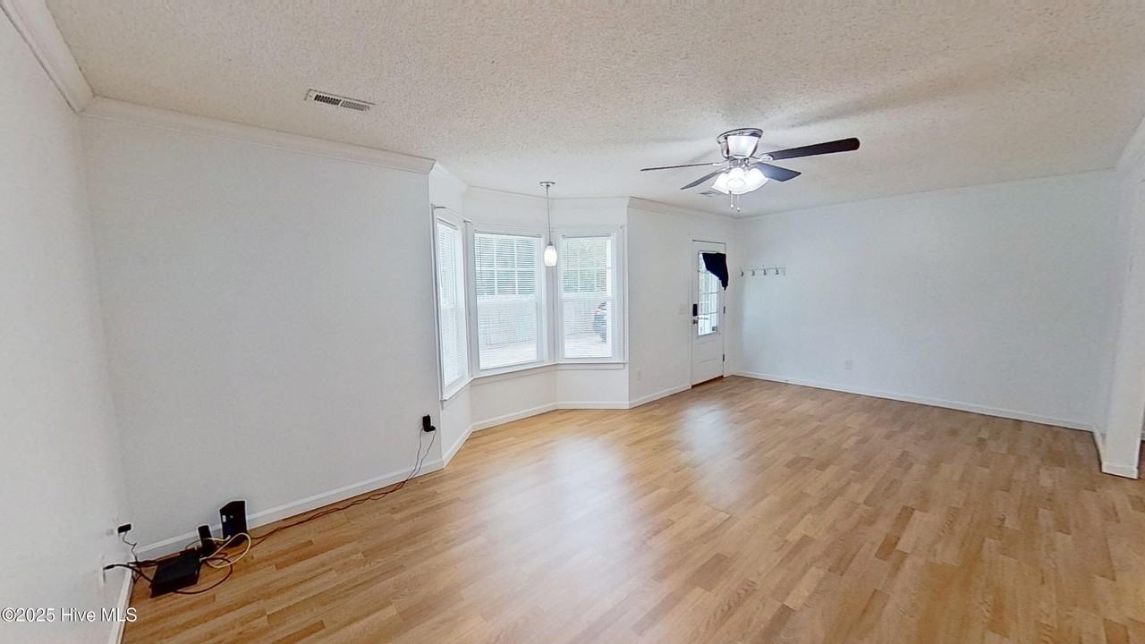 625 Mohican Trl - Photo 3 of 24