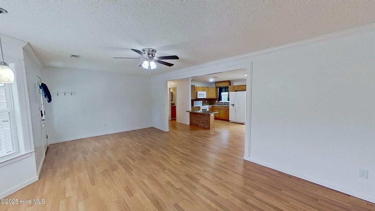 625 Mohican Trl - Photo 4 of 24