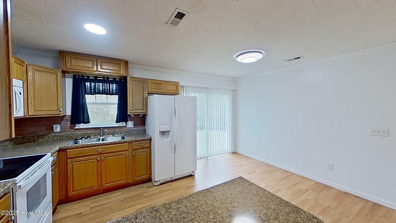 625 Mohican Trl - Photo 5 of 24