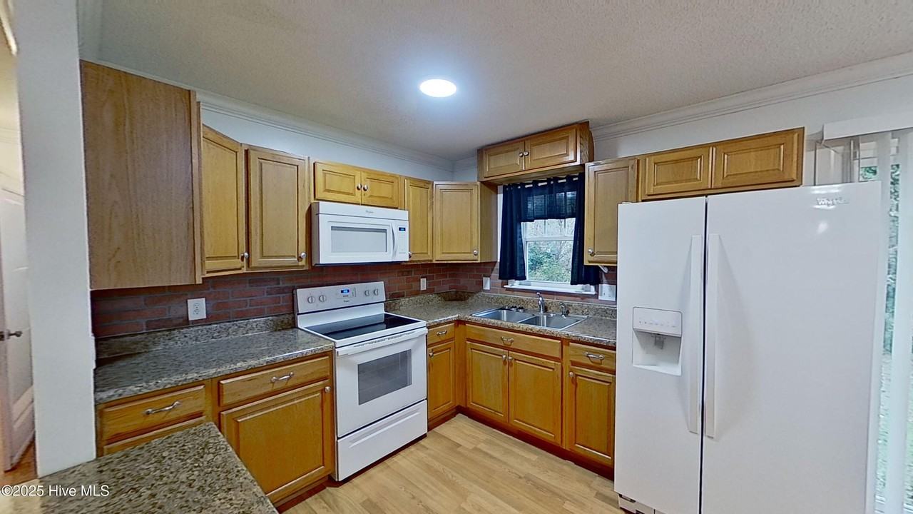 625 Mohican Trl - Photo 6 of 24