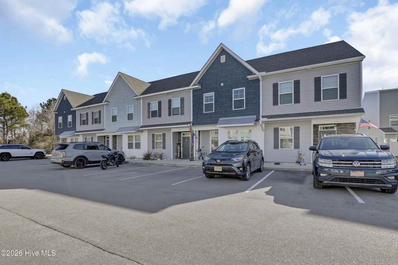 328 Starfish Ln - Photo 2 of 40