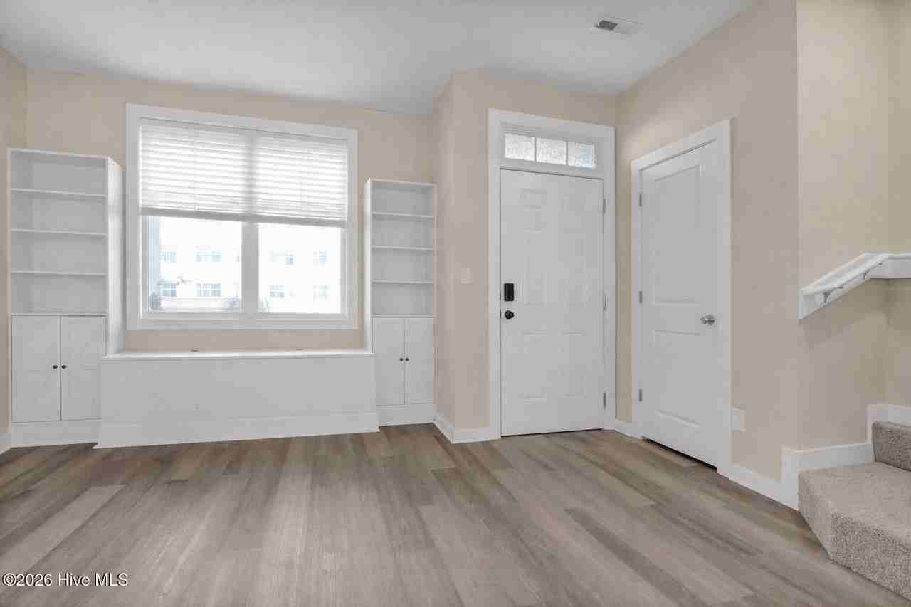 328 Starfish Ln - Photo 4 of 40