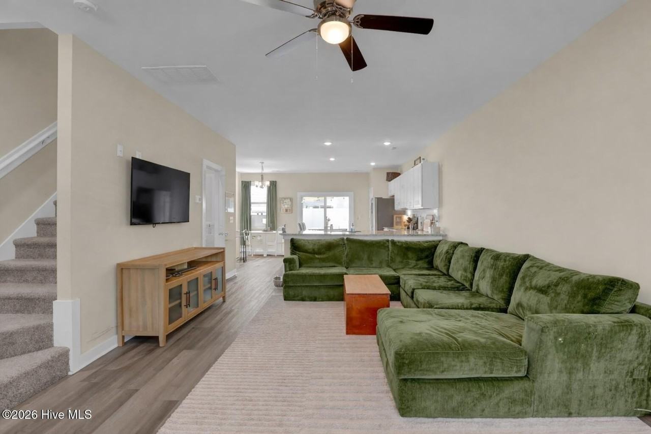 328 Starfish Ln - Photo 6 of 40