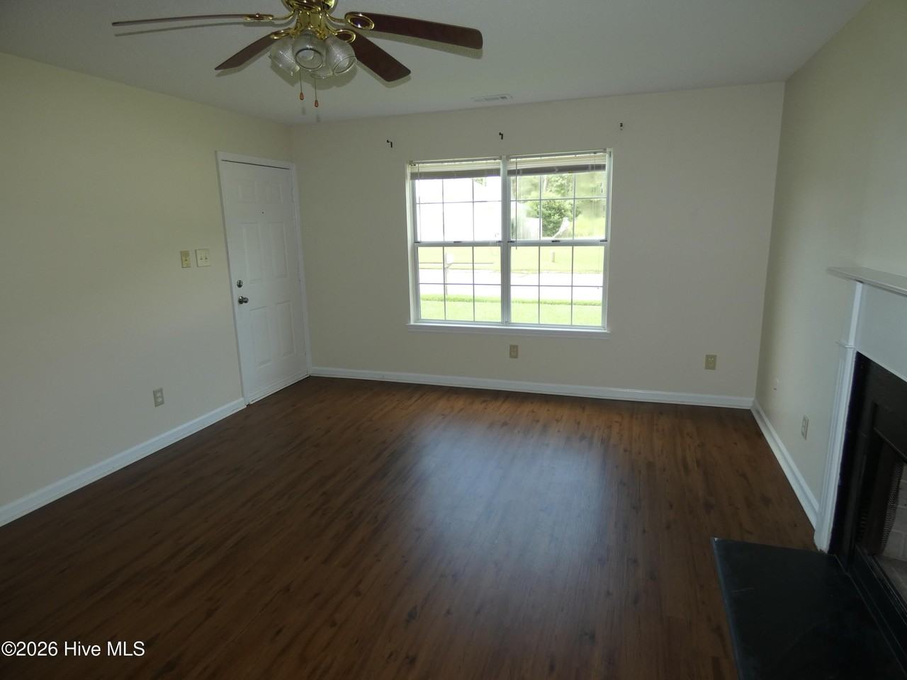 3050 Foxhorn Rd - Photo 2 of 20