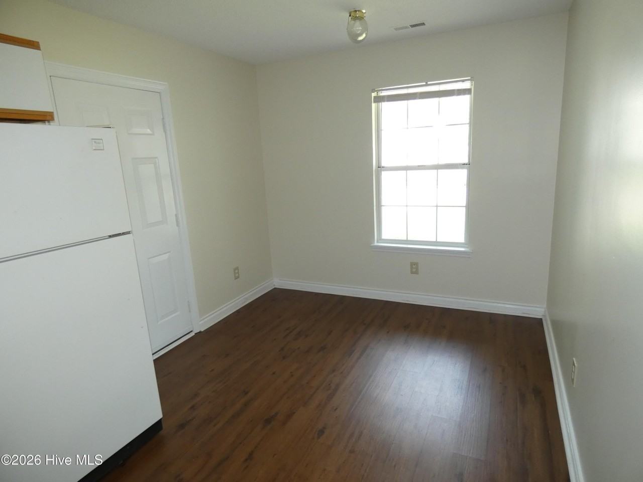 3050 Foxhorn Rd - Photo 4 of 20