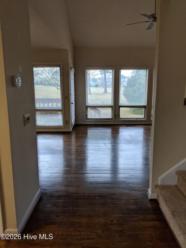 313 Sand Piper Ln - Photo 5 of 6