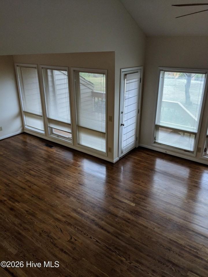 313 Sand Piper Ln - Photo 6 of 6