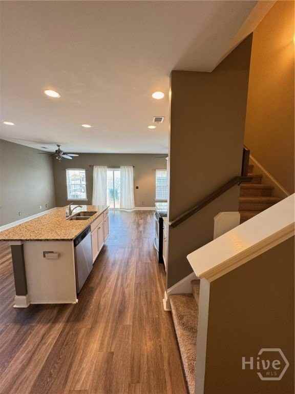 110 Regis Way - Photo 4 of 19