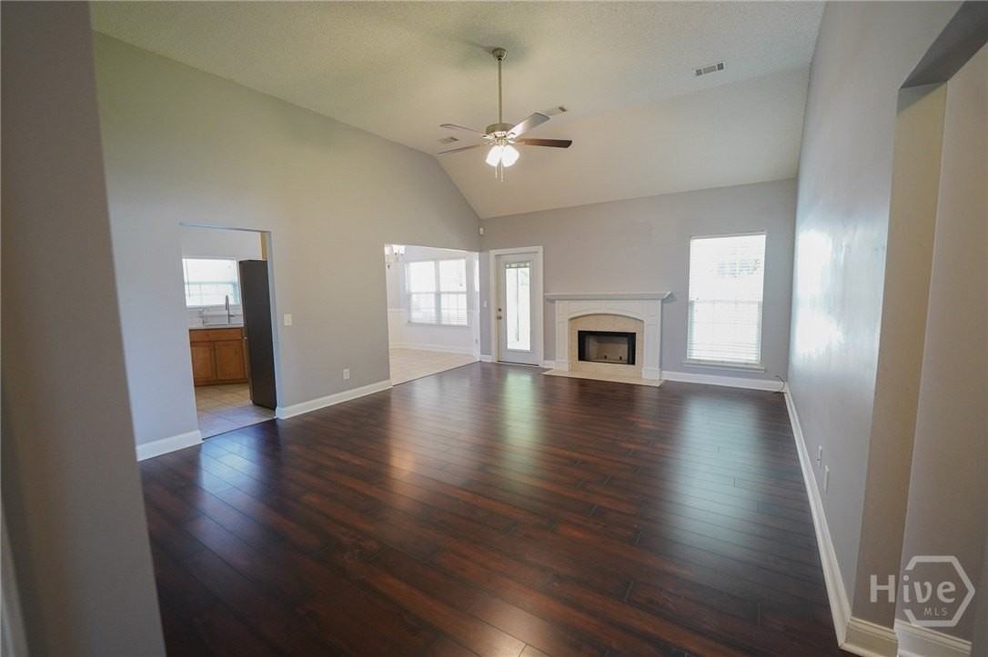 701 Laurel Hill Cir - Photo 4 of 39