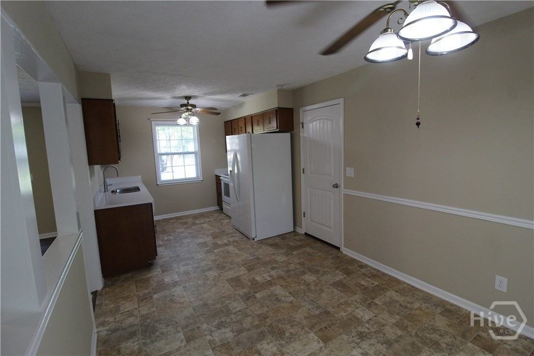 46 Hermitage Dr - Photo 2 of 20