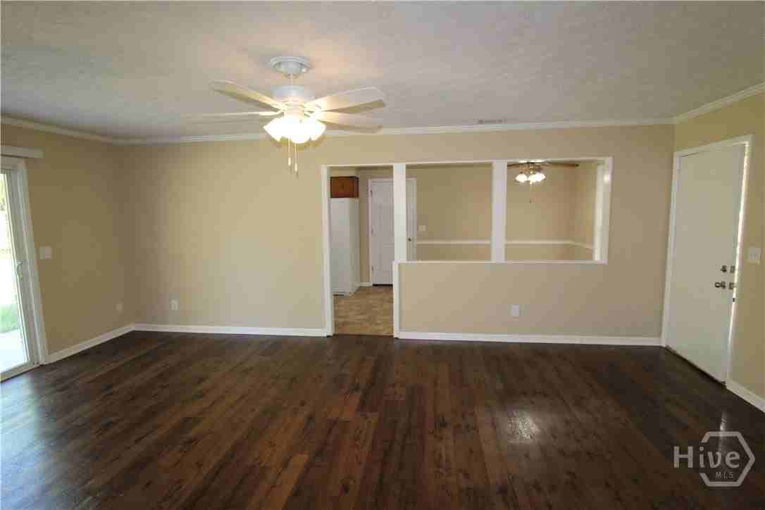 46 Hermitage Dr - Photo 4 of 20