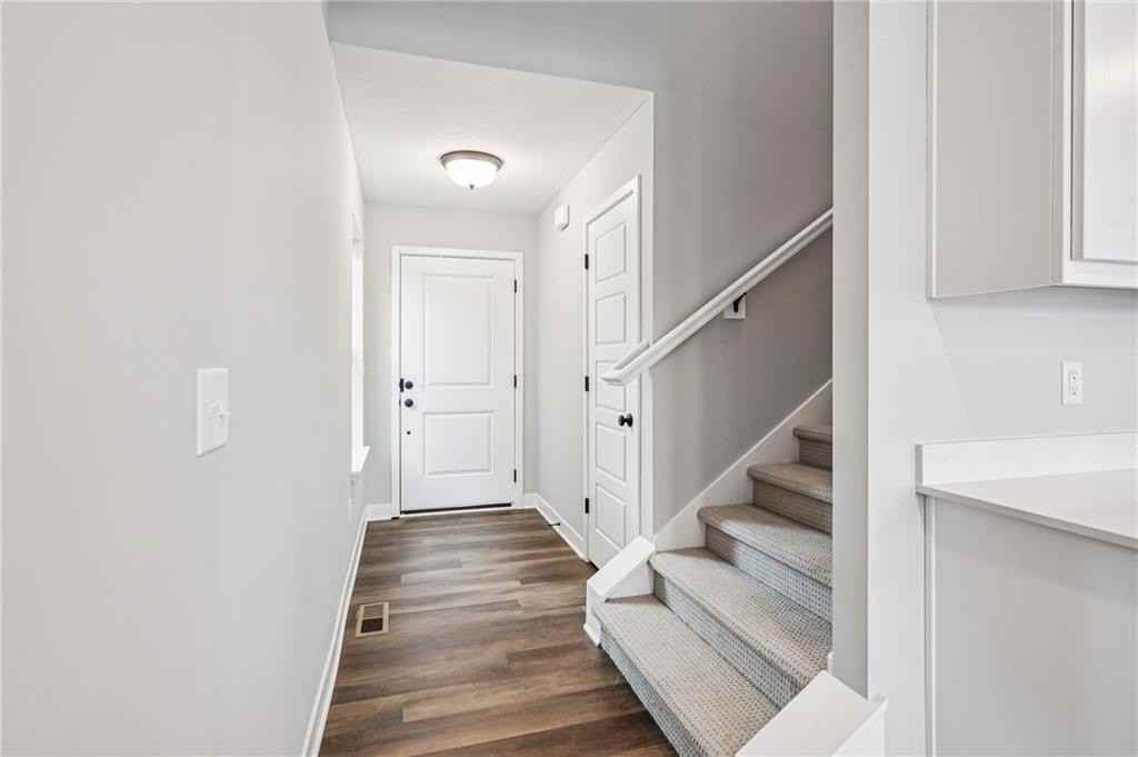 8712 Sw Brickell Dr - Photo 3 of 28