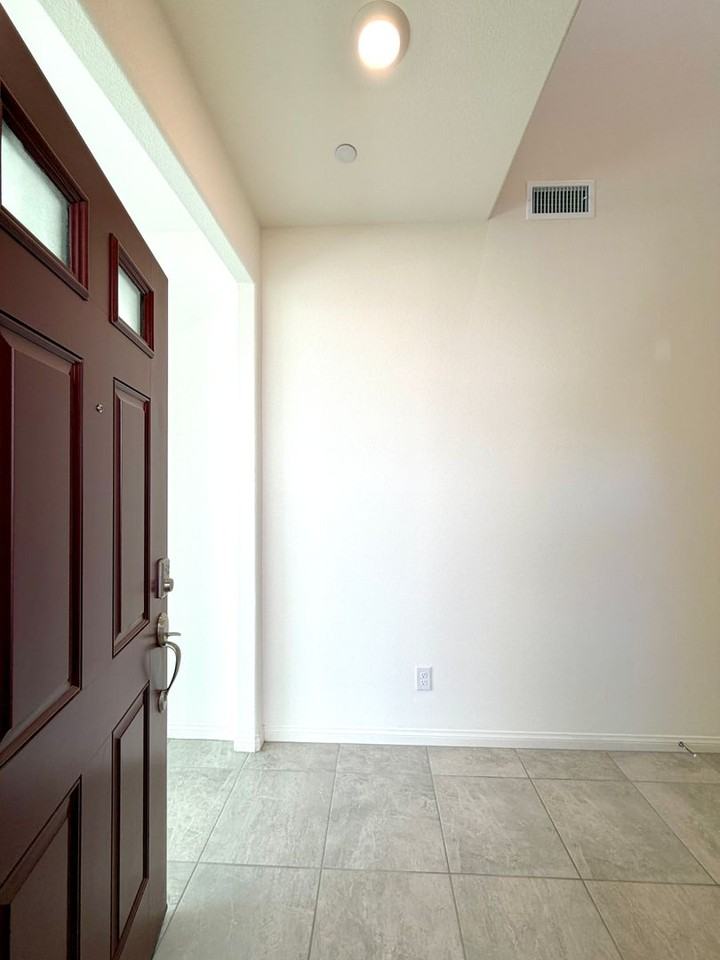 7926 W Agate Ave - Photo 2 of 38