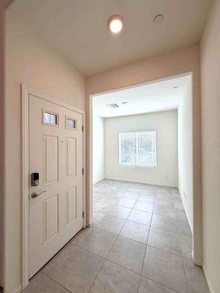 7926 W Agate Ave - Photo 3 of 38