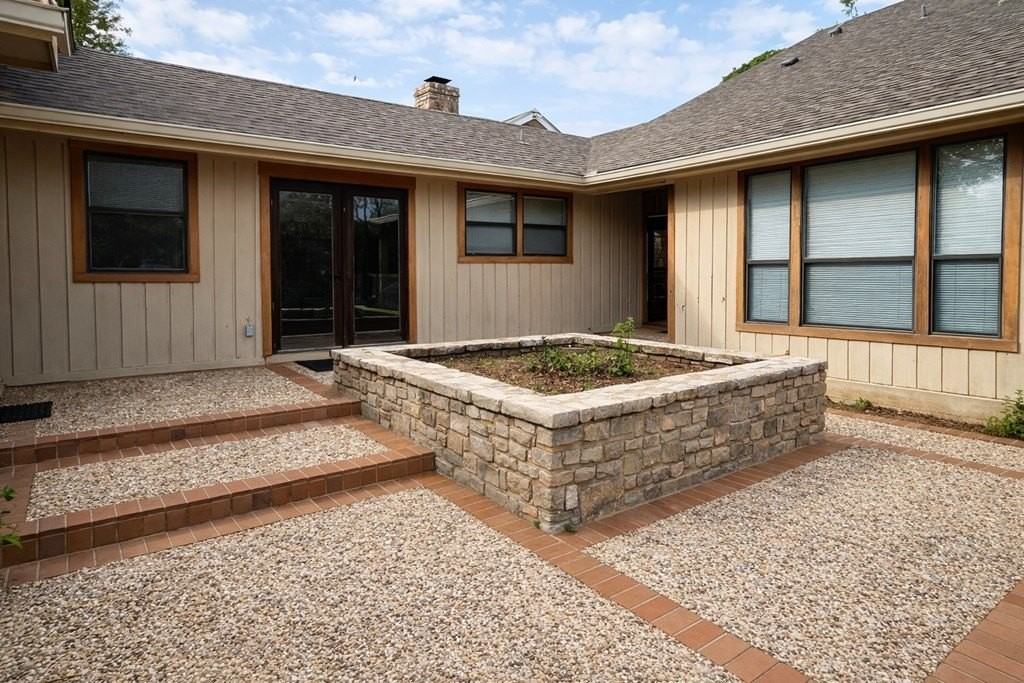 2416 Birkdale Ln - Photo 2 of 25