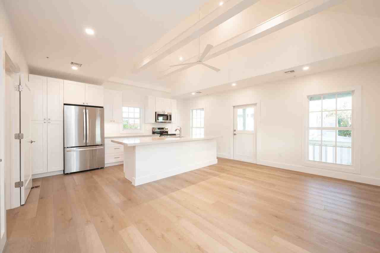 1110 Truman Ave #UP - Photo 2 of 20